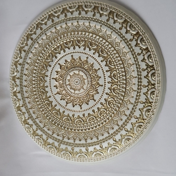 Aaccent Decorative plate charger 10.5" diam white plate gold design - Picture 3 of 11